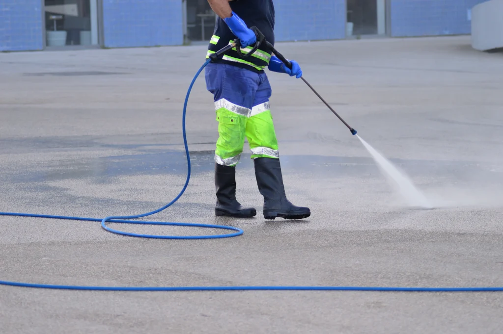 powerwash-parking-lot-toronto Parking lot Power Washing - 6